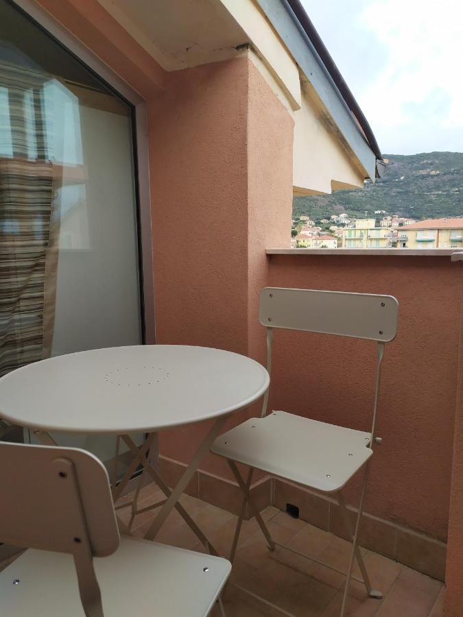 La Mansarda Della Luna Pietra Ligure Εξωτερικό φωτογραφία