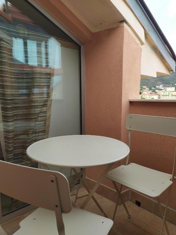 La Mansarda Della Luna Pietra Ligure Εξωτερικό φωτογραφία